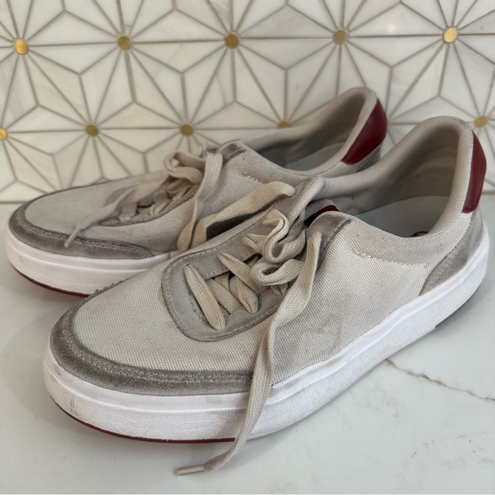 Kizik Casual Beige and Red Lace Up Sneakers Size Men 7.5, Women 9